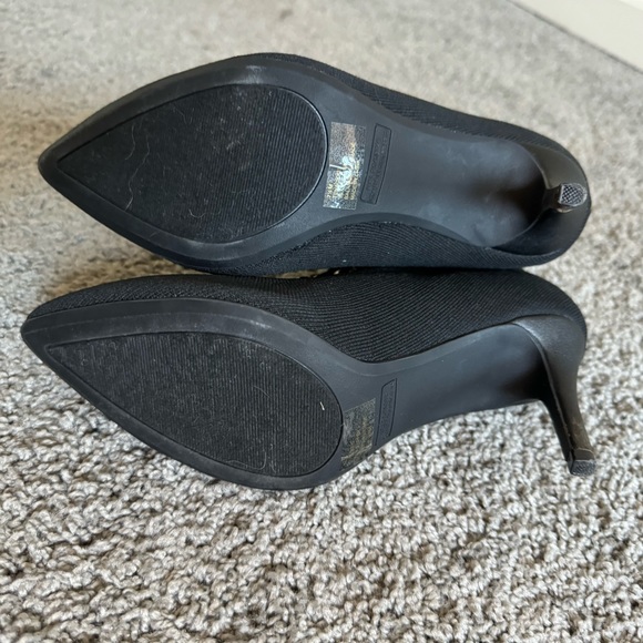 New heels great condition size 7.5 - Picture 2 of 4